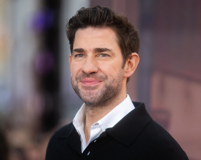 john-krasinski-crowned-people’s-sexiest-man-alive-for-2024