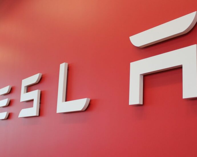 tesla-supports-killing-$7,500-ev-tax-credit-–-going-directly-against-its-mission