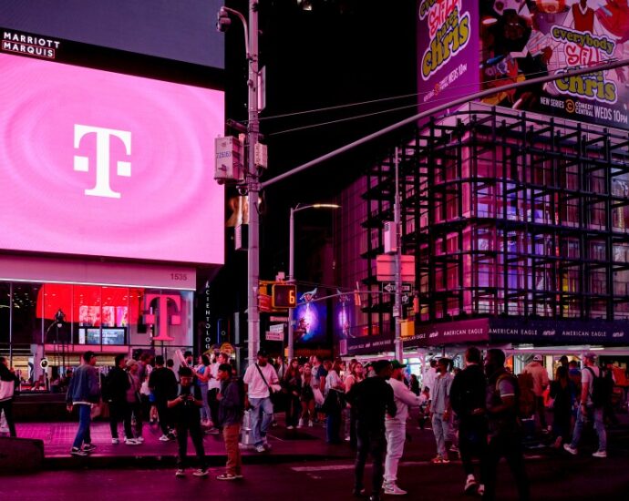 t-mobile-hacked-in-massive-chinese-cyber-espionage:-wall-st.-journal