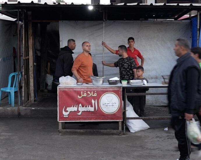 video:-war-has-reduced-one-of-gaza’s-best-loved-restaurants-to-a-food-kiosk