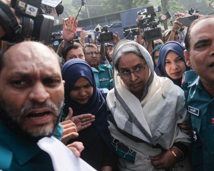 bangladesh-ex-ministers-face-‘massacre’-charges,-hasina-probe-deadline-set