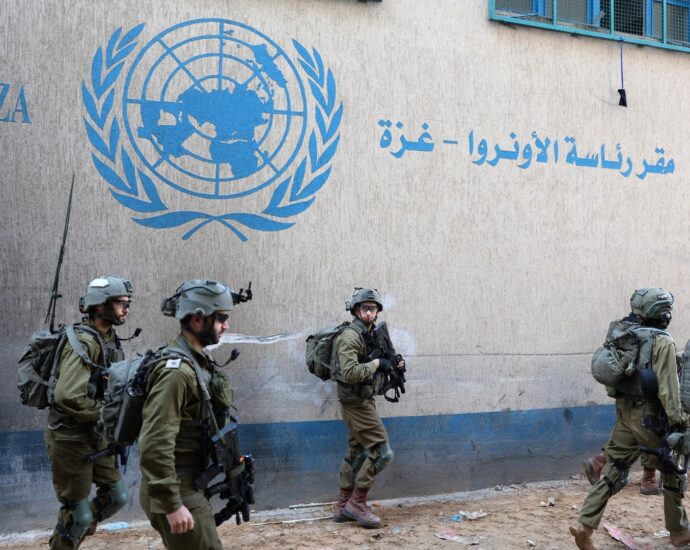 large-food-convoy-violently-looted-in-gaza,-unrwa-says