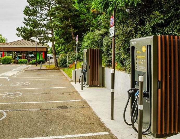 delta-to-provide-ev-chargers-for-izivia-fast-charging-network-at-mcdonald’s-outlets-in-france   