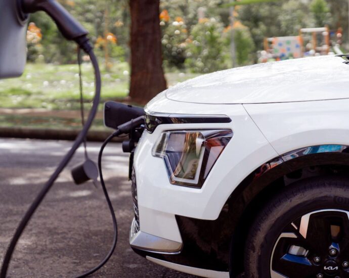 agl-offers-free-charging-as-it-rolls-out-first-of-149-pole-mounted-ev-chargers