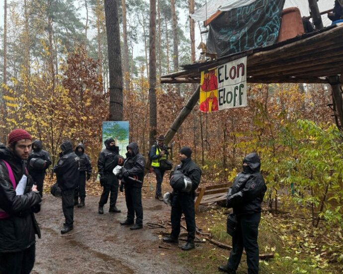 german-police-break-up-an-environmental-activists’-camp-near-tesla-plant-outside-berlin