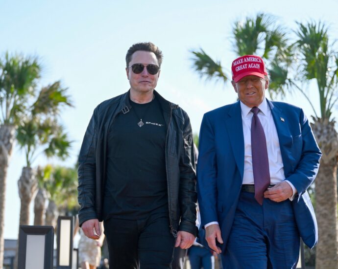 musk-launches-spacex-starship-rocket-with-the-traitor-at-his-side