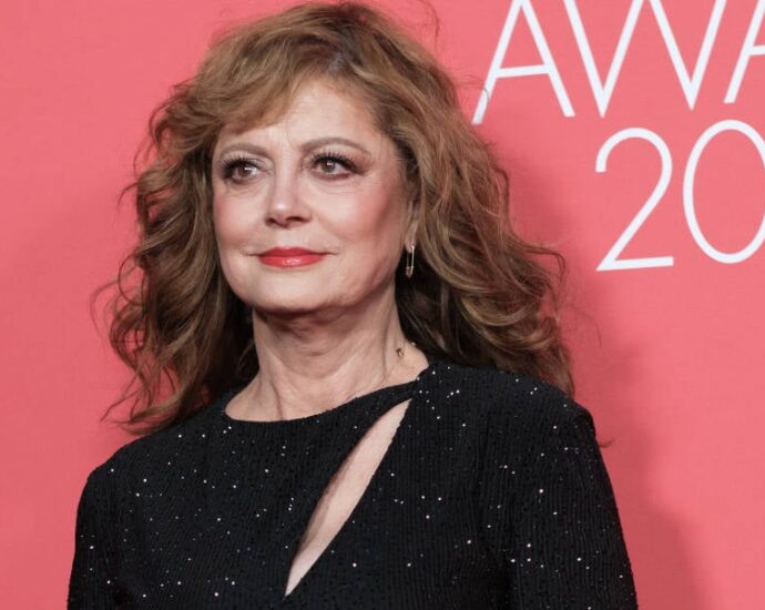 susan-sarandon-says-love-has-no-limits—-is-open-to-dating-all-genders