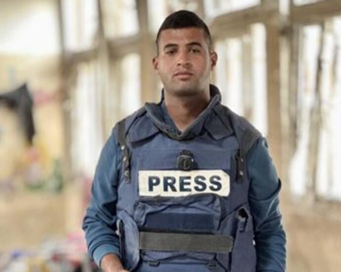 video:-al-jazeera-journalist-injured-while-reporting-on-israeli-attack