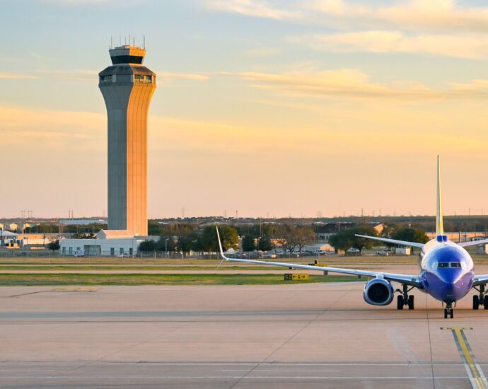 expected-delays?-faa-says-atc-staffing-shortages-could-slow-air-traffic-amid-thanksgiving-travel