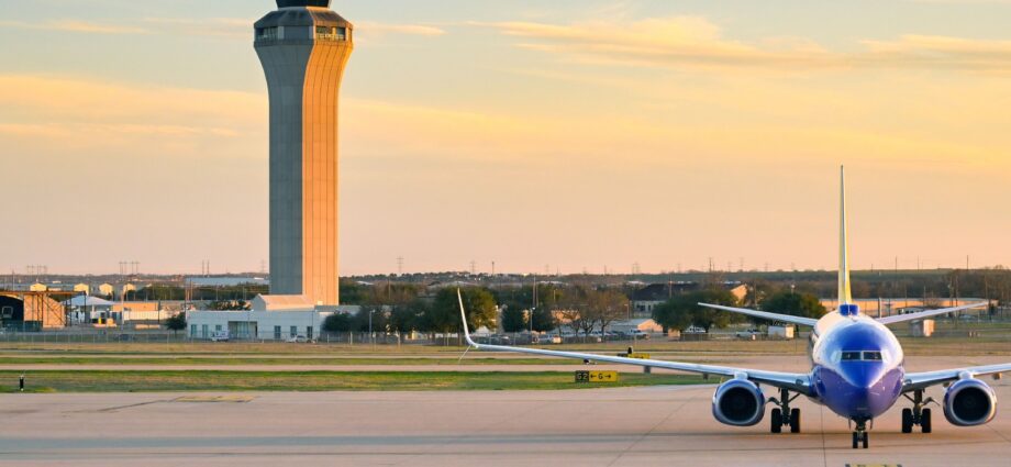 expected-delays?-faa-says-atc-staffing-shortages-could-slow-air-traffic-amid-thanksgiving-travel