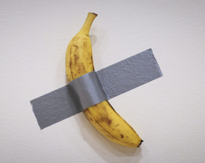 art-world-shrugs-at-$6-million-banana-purchase