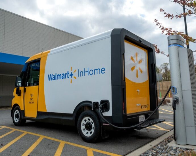 chevrolet-brightdrop-400-electric-vans-support-walmart’s-inhome-delivery-service