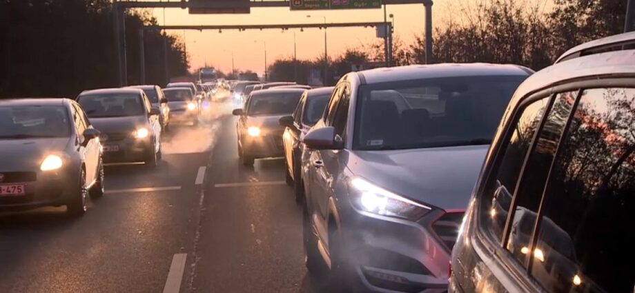 roads-in-austria-closed-as-a-result-of-increased-cross-border-commuters