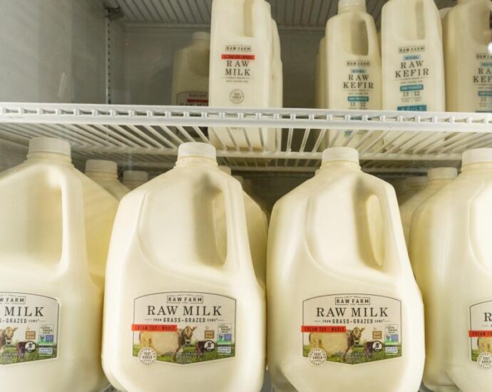 all-raw-milk-from-fresno-dairy-farm-will-be-cleared-from-store-shelves;-cows-have-bird-flu