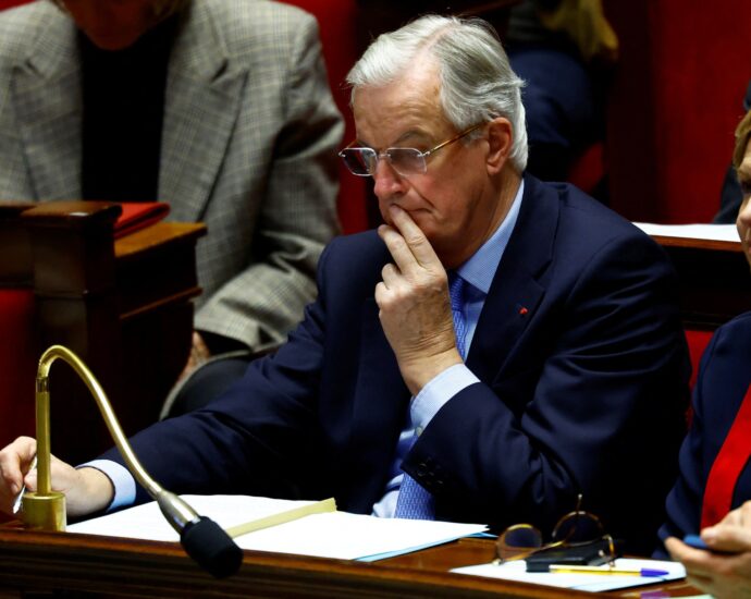 french-pm-michel-barnier’s-government-loses-confidence-vote