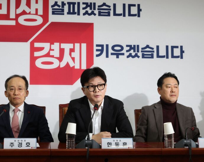 south-korea’s-ruling-party-leader-calls-for-suspension-of-yoon’s-powers