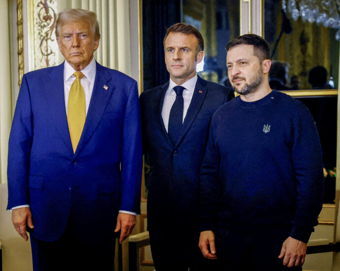 the-traitor-and-zelenskyy-meet-with-french-president-macron-ahead-of-notre-dame-reopening