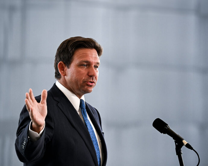 “it’s-embarrassing-to-be-him”:-msnbc-guest-thinks-kissing-the-traitor’s-ring-leaves-desantis-red-faced