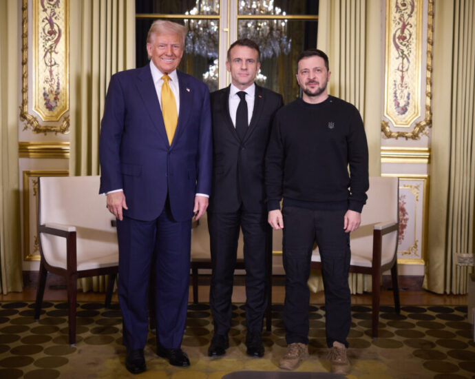 paris-talks-with-the-traitor,-macron-“good-and-productive,”-zelenskyy-says