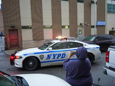 suspect-in-the-killing-of-unitedhealthcare’s-ceo-struggles,-shouts-while-entering-courthouse