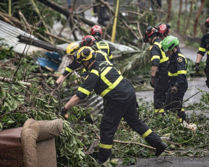 aid-efforts-intensify-in-mayotte-after-cyclone-chido’s-destruction