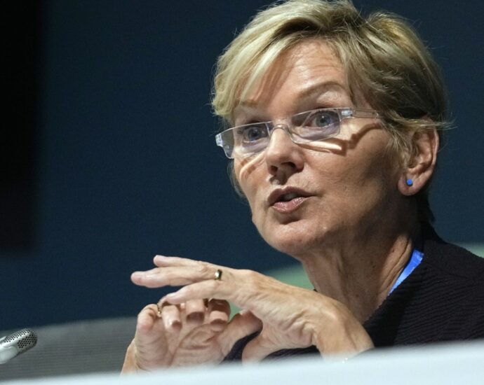 energy-chief-granholm-warns-against-‘unfettered-exports’-of-liquefied-natural-gas