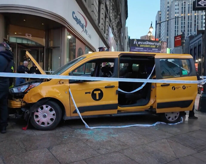 child-and-mother-among-6-struck-by-taxi-that-veered-onto-sidewalk-in-manhattan