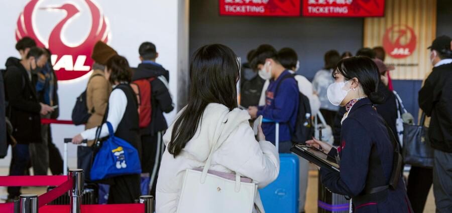 japan-airlines-was-hit-by-a-cyberattack,-delaying-flights-during-the-year-end-holiday-season