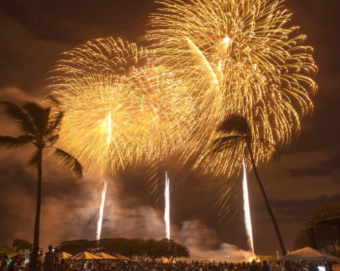 fireworks-in-hawaii-home-spark-deadly-explosion,-killing-at-least-three