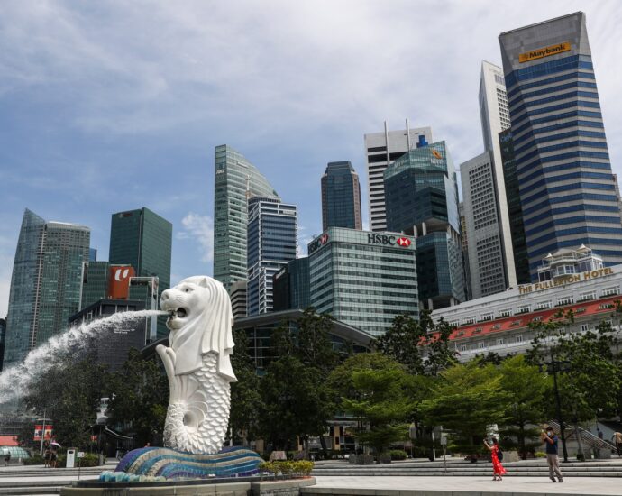 singapore-economy-grows-4%,-beating-forecasts