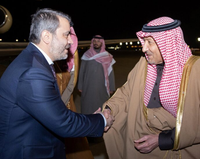 syria-fm-in-saudi-arabia-on-maiden-trip-as-new-rulers-reset-regional-ties