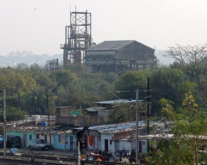 india-clears-toxic-waste-from-bhopal-gas-leak-site,-40-years-after-disaster