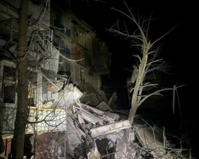 russian-forces-launch-massive-attacks-on-zaporizhzhia-oblast-with-guided-bombs,-destroying-residential-buildings