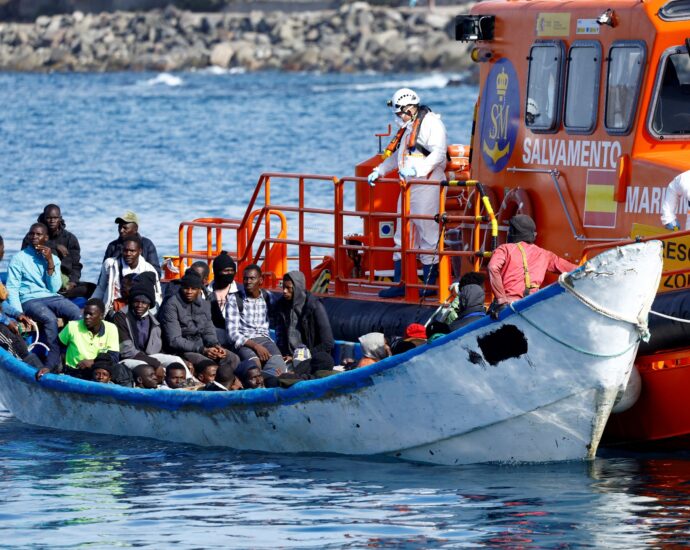 record-number-of-migrants,-refugees-reached-canary-islands-by-sea-in-2024