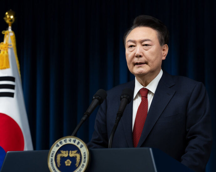 standoff-underway-in-south-korea-as-officials-move-to-arrest-impeached-president