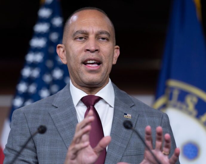 hakeem-jeffries-promises-to-‘fart-hard’-for-freedoms-while-addressing-congress