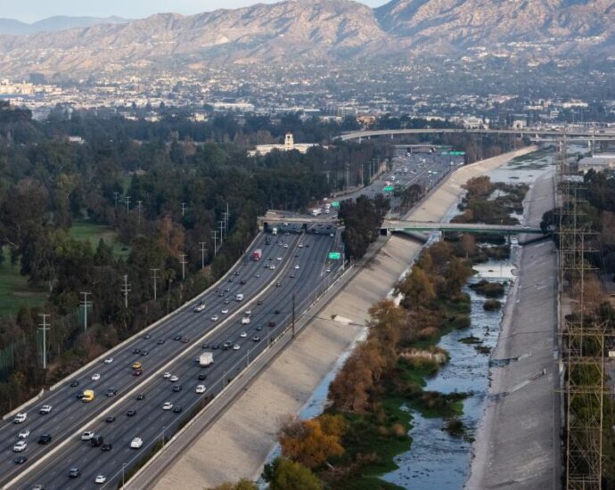 with-few-storms-in-8-months,-southern-california-swings-toward-drought.-will-rain-ever-come?