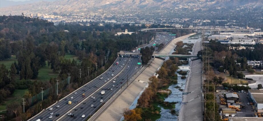 with-few-storms-in-8-months,-southern-california-swings-toward-drought.-will-rain-ever-come?