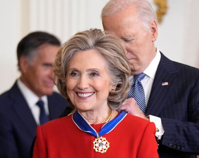 hillary-clinton,-denzel-washington-among-biden’s-last-medal-of-freedom-recipients