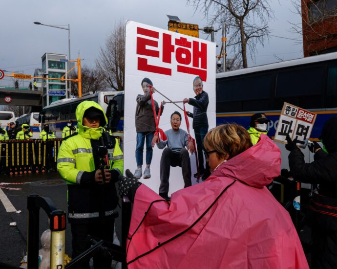 south-korea-authorities-seek-extension-of-warrant-to-arrest-impeached-yoon