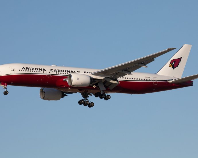 arizona-cardinals-lend-their-boeing-777-fleet-to-the-los-angeles-rams-to-evacuate-la