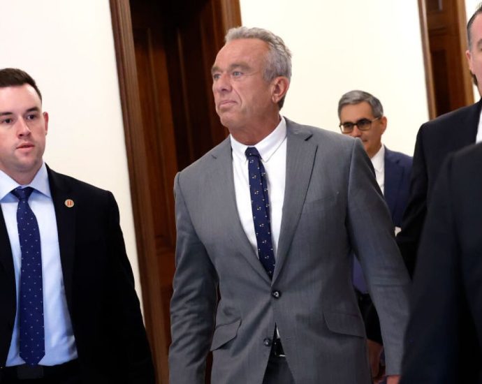 how-much-power-would-rfk-jr.-have-at-hhs?-a-former-health-secretary-weighs-in