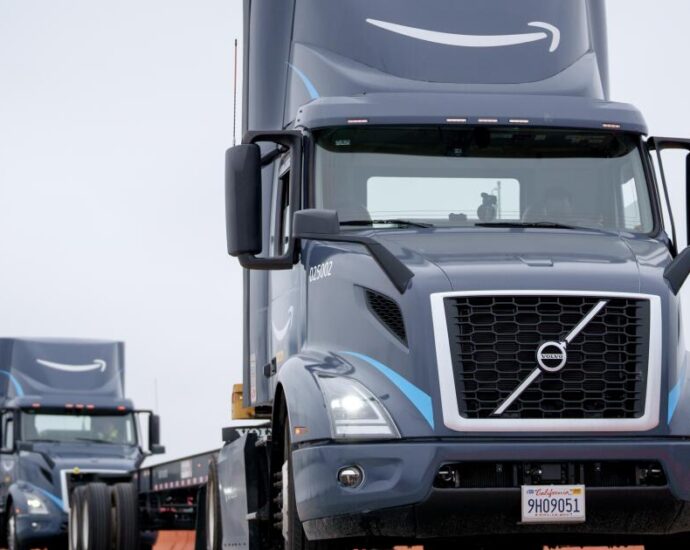 california-drops-zero-emission-truck-rules-after-inaction-by-biden’s-epa