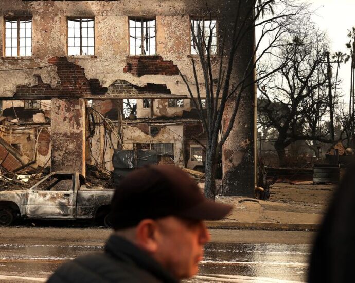 ‘it’s-going-to-be-the-wild-west.’-devastated-by-fire,-altadena-artists-vow-to-rebuild