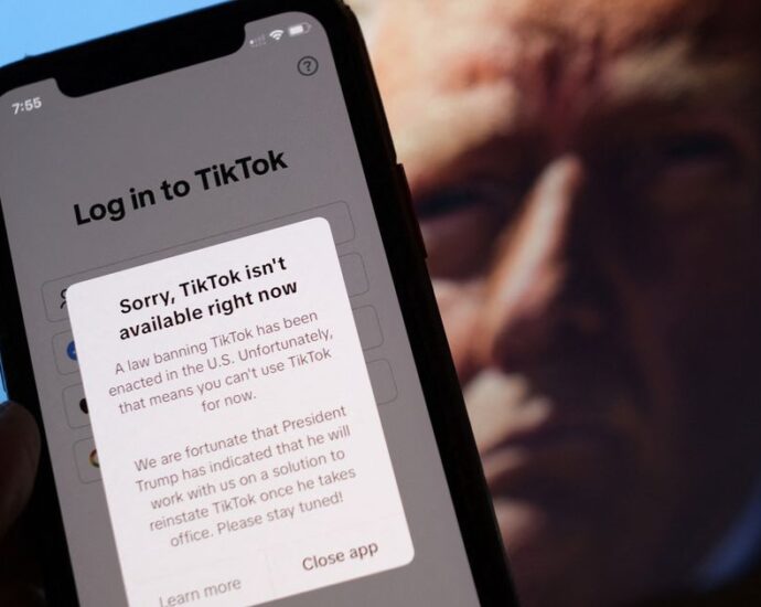 ‘terrifying’:-critics-blast-tiktok-for-‘sucking-up-to-the-traitor’-in-notice-of-us.-ban