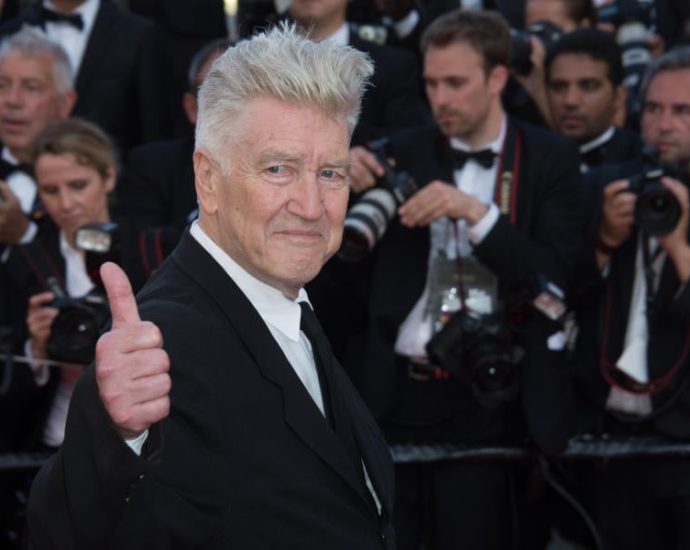 david-lynch,-iconic-director-of-‘twin-peaks’-and-‘mulholland-drive,’-dies-at-78