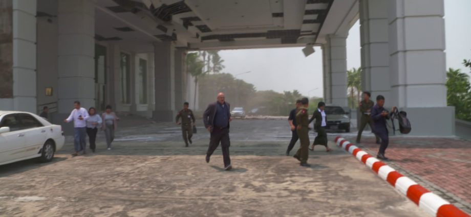 al-jazeera-team-captures-myanmar-quake-moment