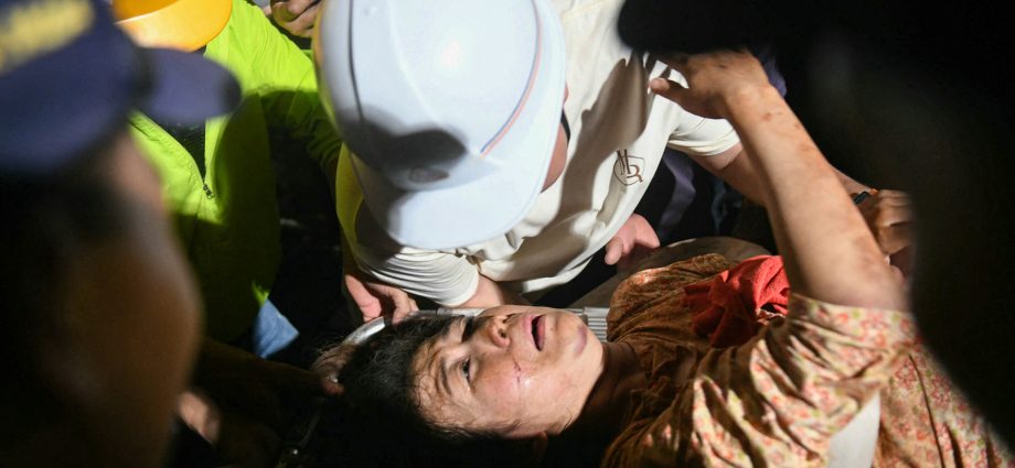 aftershocks-complicate-myanmar-rescue-efforts-after-quake-toll-tops-1,700