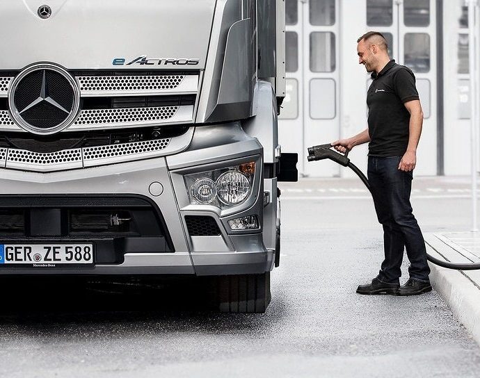 daimler-truck-to-launch-semi-public-european-charging-network