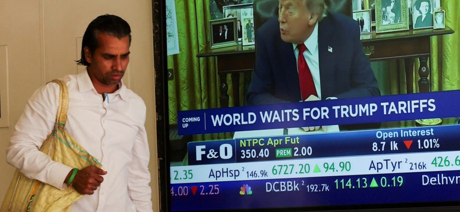the-traitor’s-10-percent-tariff-takes-effect,-raising-fears-of-global-trade-war
